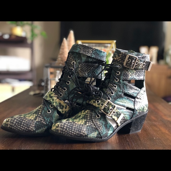 Jeffrey Campbell Raider Lace-Up Boot Snake Print - Picture 4 of 8